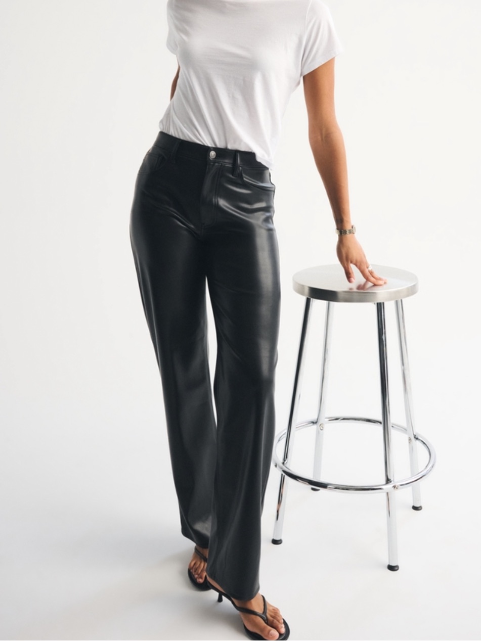 A&F Curve Love Split-Hem Vegan Leather 90s Straight Pants Size 4/27